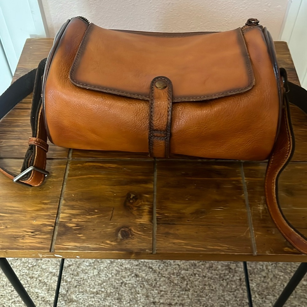 Ivtg small leather Crossbody bag ￼